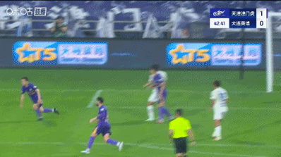 看着都疼!李永佳头部挡出对方劲射,随后倒地&队医进场治疗