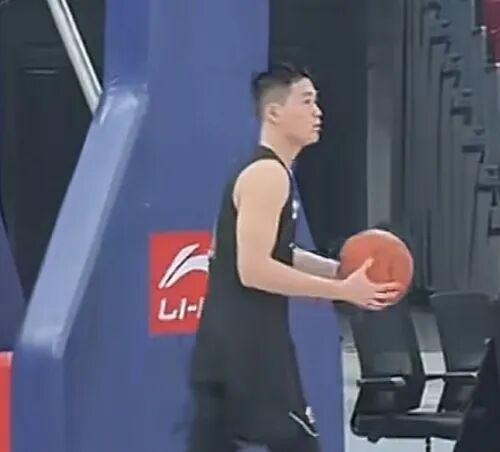 华体会官网-CBA训练惯例与“加练文化”:王证与易建联的共性