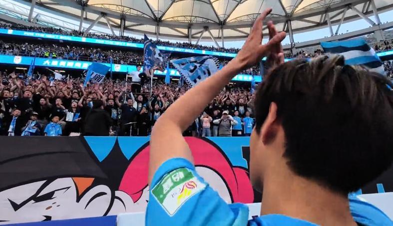 华体会官网-刘祝润回梭鱼湾有掌声！杨希来海港 王队有接班人了 三镇渴望一将